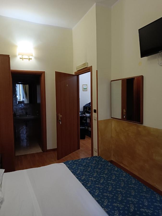 Opera Italian Suite Rome Bagian luar foto