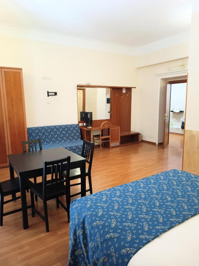 Opera Italian Suite Rome Bagian luar foto