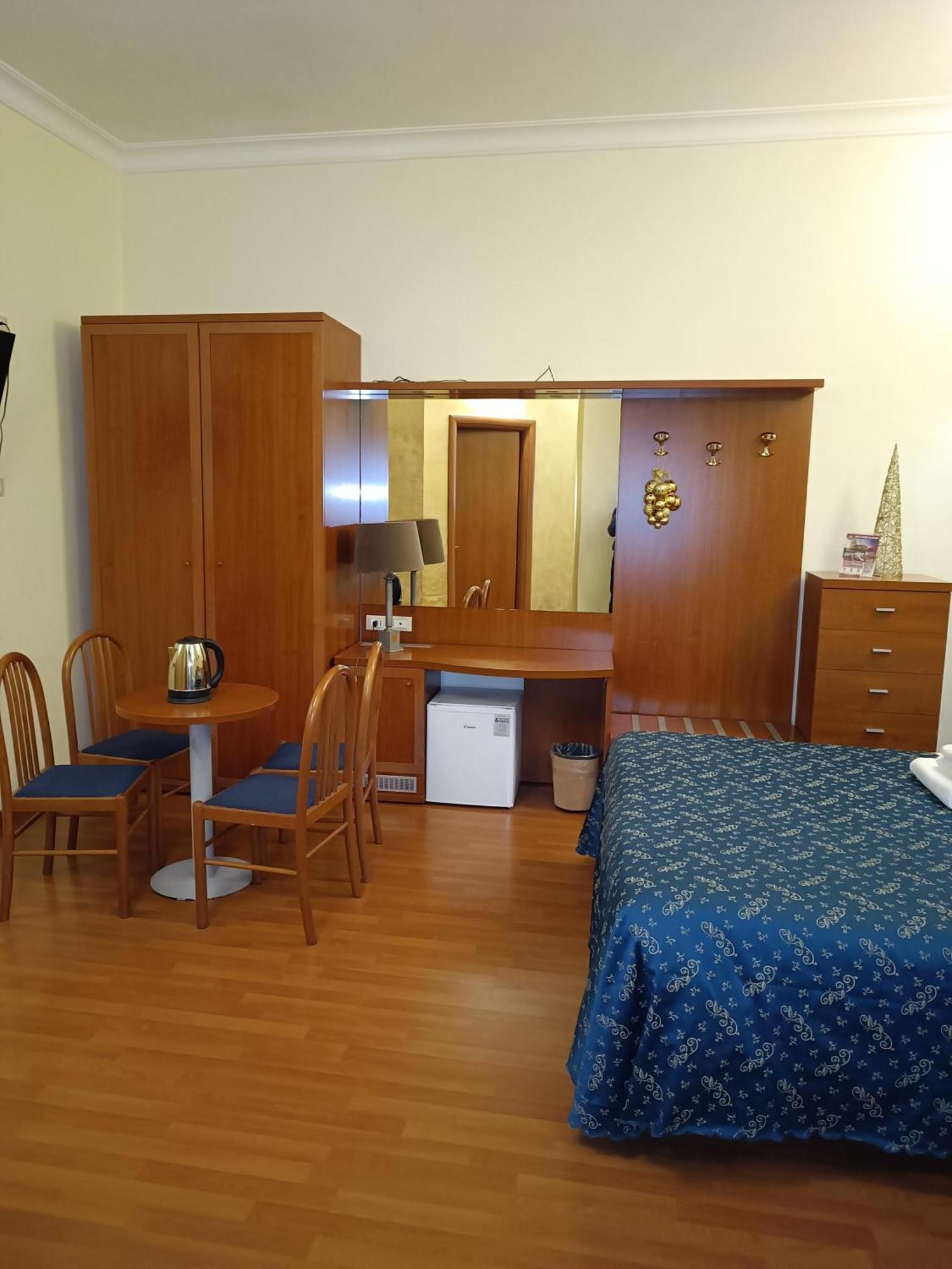 Opera Italian Suite Rome Bagian luar foto